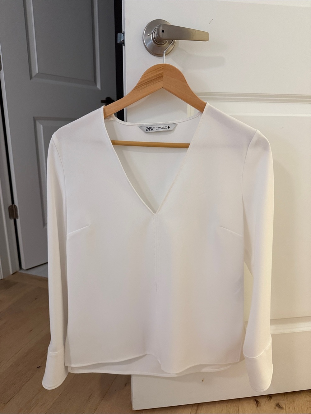 Zara White V-Neck Long Sleeve Blouse